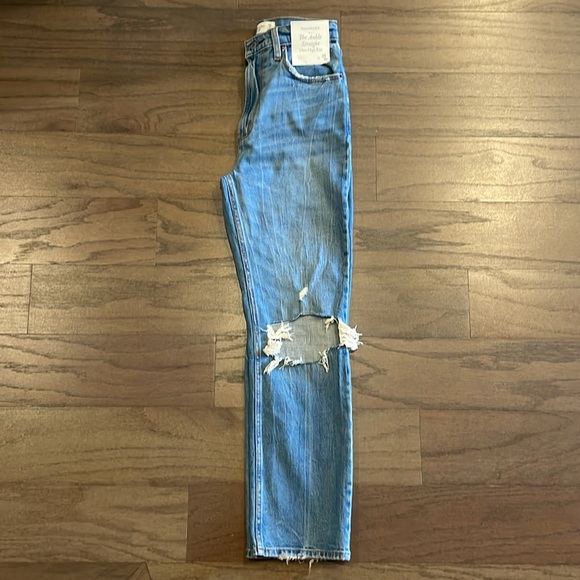 NWT Abercrombie and Fitch Ultra High Rise Destructed Ankle Straight J… - Picture 2 of 8